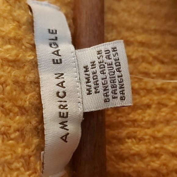 NWT American Eagle Mustard Ribbed Henley Sweater Size Medium - Picture 4 of 6